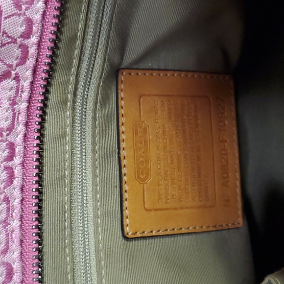 Signature Coach - Picture 9 of 14